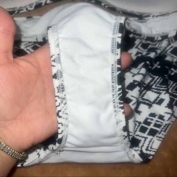 💐🌸💐 Bikini 👙 black and white color for women size XL 15/17 but fits like L . - Picture 7 of 9